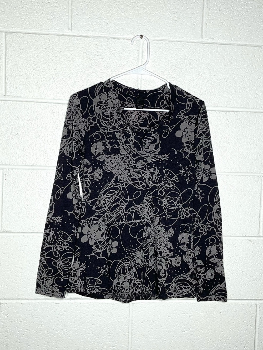 < PrAna Long Sleeve Floral Pattern Oversized Top >